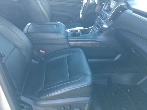 Used 2017 Chevrolet Suburban LT image 18