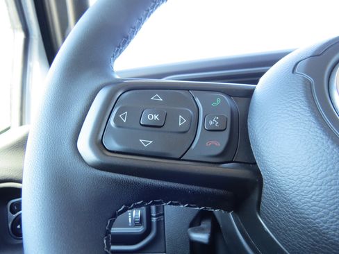 New 2025 Jeep Gladiator Mojave image 25