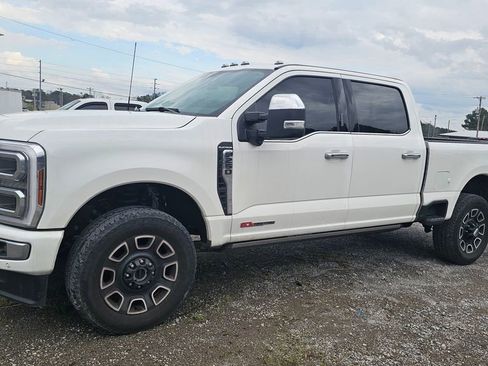 Used 2024 Ford F250 Platinum image 1