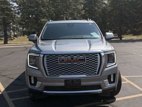 Used 2024 GMC Yukon XL Denali AWD/4WD image 10