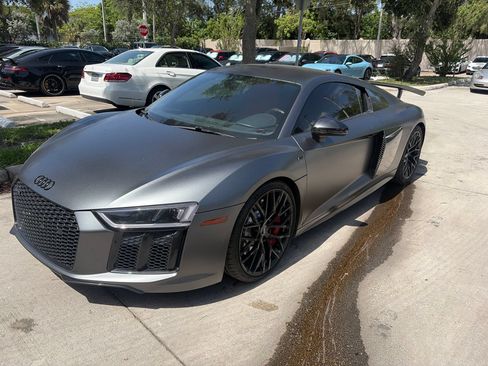 Used 2018 Audi R8 V10 w/ Premium Package RWD image 1