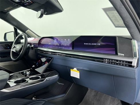 Used 2025 Cadillac Escalade IQ Sport 2 image 30