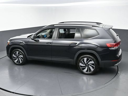 Used 2024 Volkswagen Atlas SE w/ Panoramic Sunroof Package FWD image 46