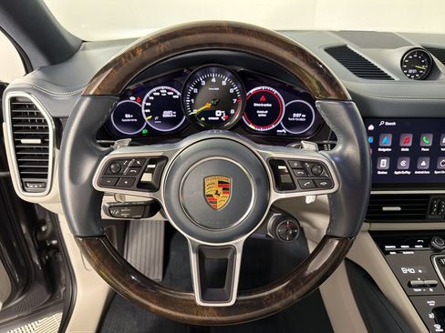 Certified 2022 Porsche Cayenne E-Hybrid Coupe AWD/4WD image 18