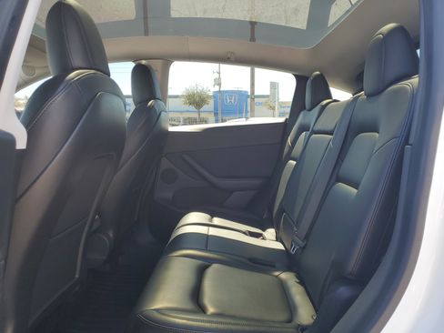 Used 2021 Tesla Model Y Long Range image 17