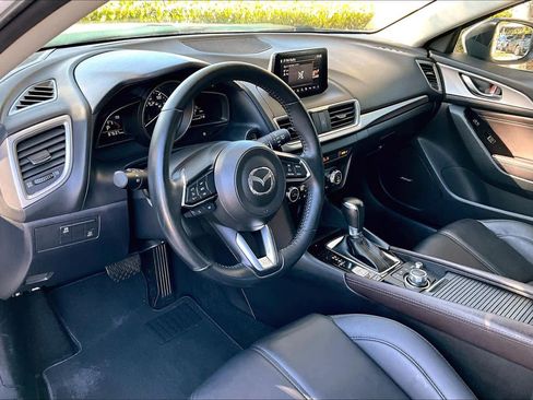 Used 2018 MAZDA MAZDA3 Touring image 18
