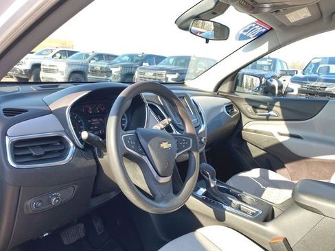 Used 2023 Chevrolet Equinox LS image 10