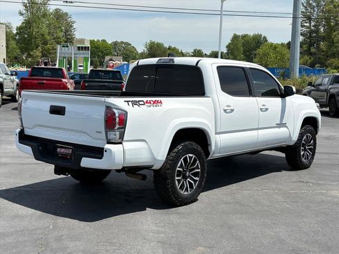 Used 2022 Toyota Tacoma TRD Sport w/ Technology Package AWD/4WD image 3
