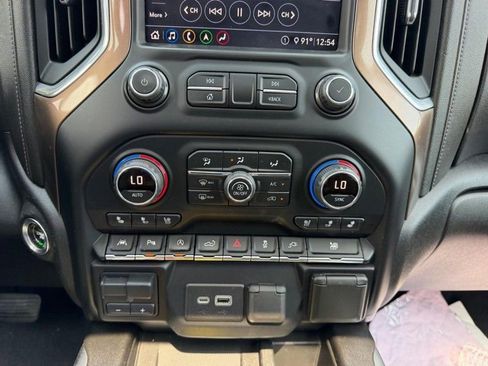 Used 2020 Chevrolet Silverado 1500 High Country w/ Technology Package AWD/4WD image 14