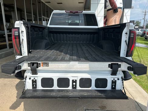 Used 2024 GMC Sierra 2500 AT4 w/ AT4 Premium Plus Package AWD/4WD image 15