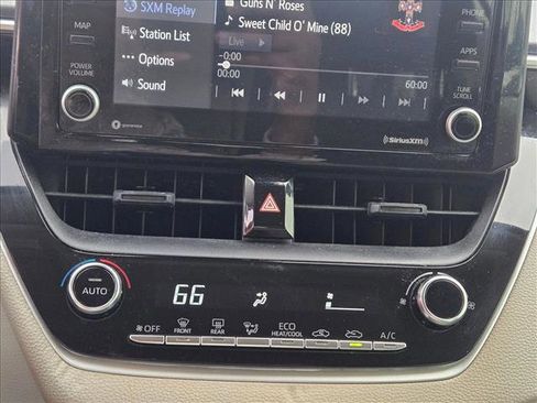 Used 2022 Toyota Corolla LE image 12