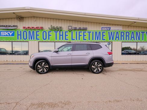 Used 2024 Volkswagen Atlas SE image 3