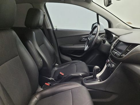 Used 2020 Chevrolet Trax LT w/ LT Convenience Package FWD image 21