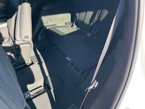 New 2025 Jeep Grand Cherokee L Laredo image 18