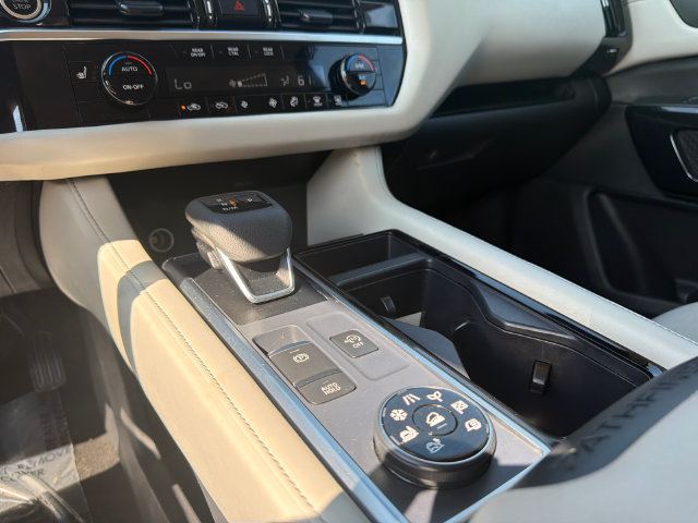 Used 2024 Nissan Pathfinder SV AWD/4WD image 34