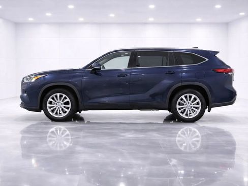 Used 2021 Toyota Highlander Limited w/ Protection Package #3 (TMS) image 2