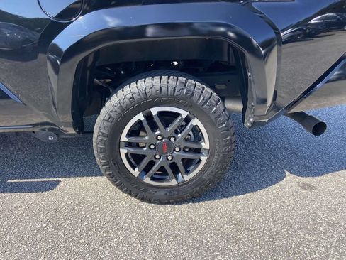 Used 2025 Toyota Tacoma TRD Sport AWD/4WD image 10