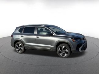 Used 2025 Volkswagen Taos SE video 2