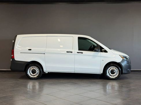Used 2018 Mercedes-Benz Metris image 4