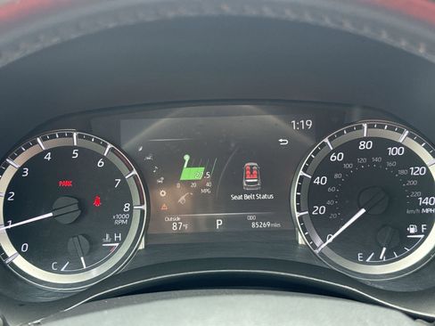 Used 2023 Toyota Highlander XSE FWD image 10