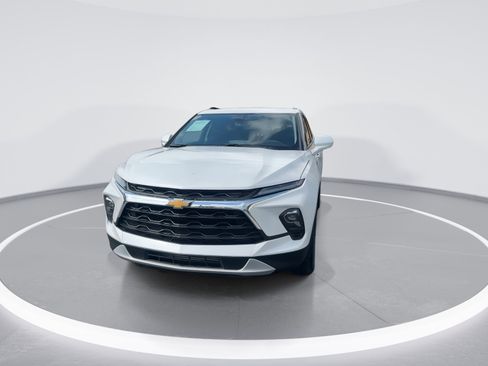 Used 2024 Chevrolet Blazer LT w/ Convenience Package image 3