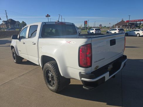 Used 2022 Chevrolet Colorado LT w/ LT Convenience Package AWD/4WD image 3