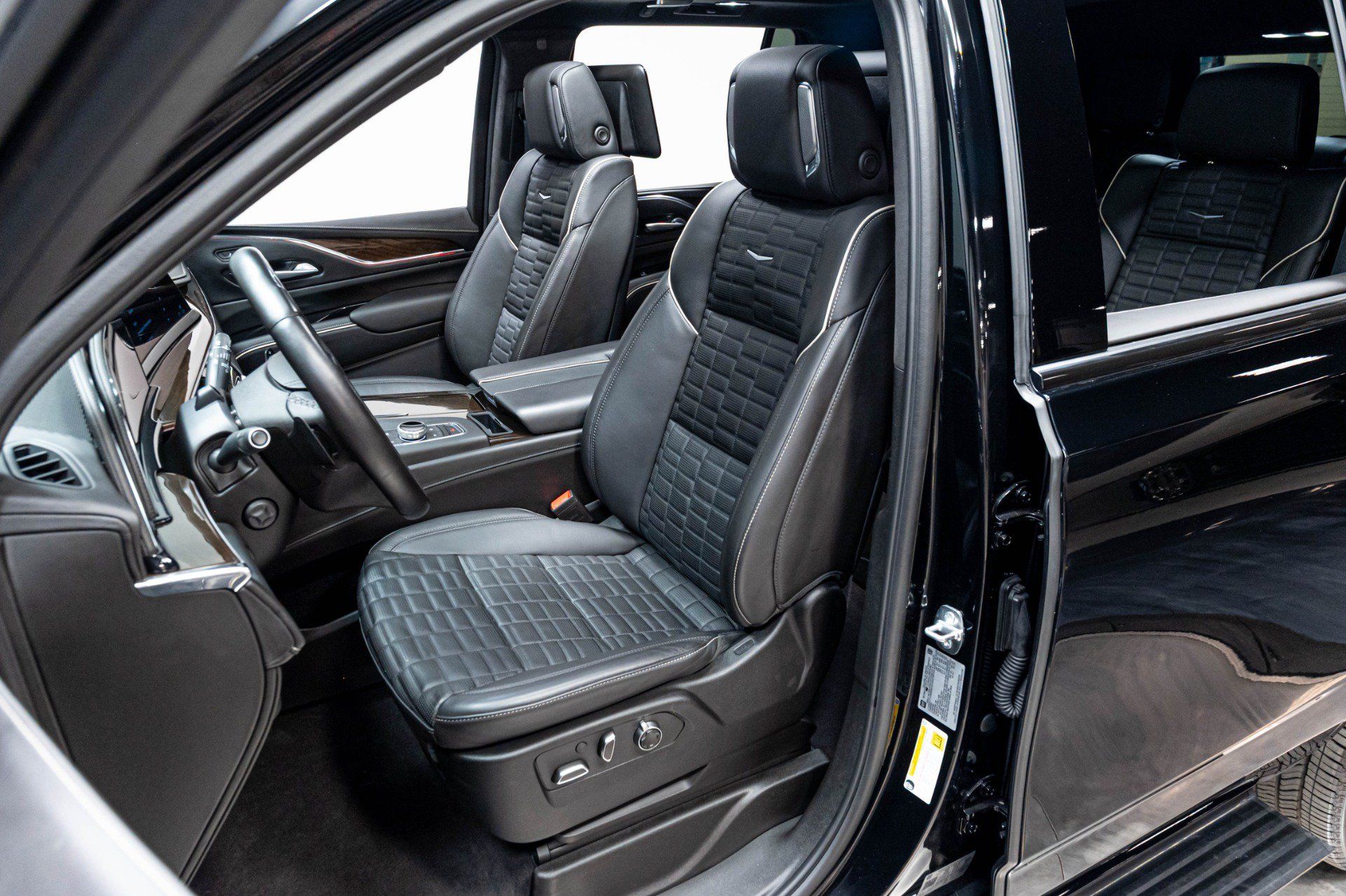Used 2024 Cadillac Escalade Sport Platinum AWD/4WD image 7