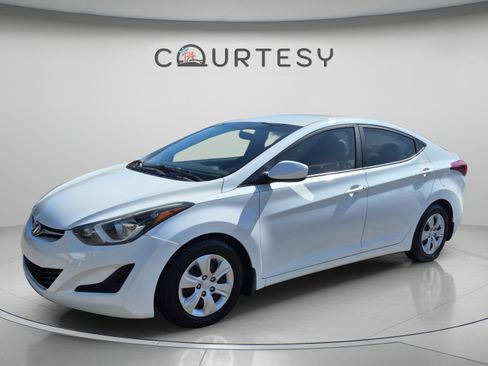 Used 2016 Hyundai Elantra SE FWD image 1