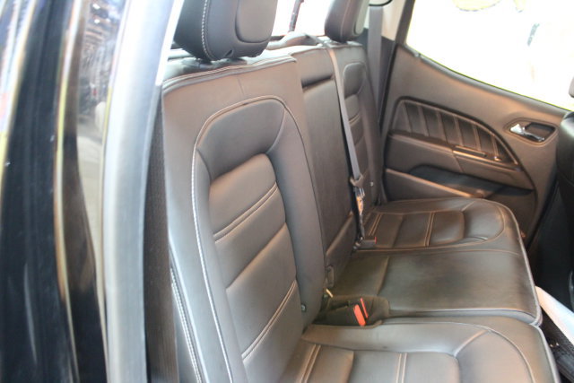Used 2022 GMC Canyon Denali w/ Denali Black Edition Package AWD/4WD image 9