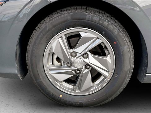 Used 2024 Hyundai Elantra SE image 9