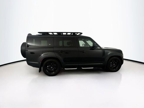 Used 2023 Land Rover Defender 130 SE image 4