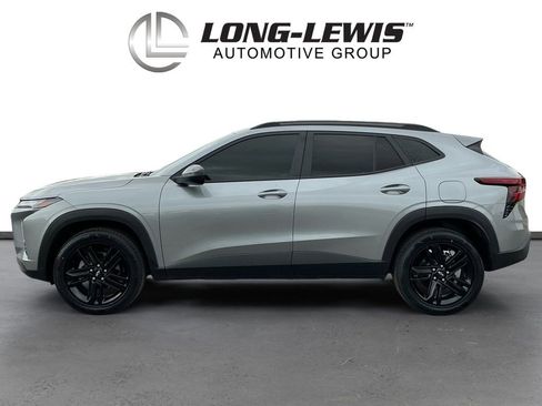 Used 2024 Chevrolet Trax ACTIV w/ Driver Confidence Package FWD image 2