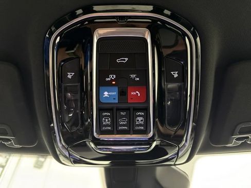 Used 2022 Jeep Grand Cherokee Summit w/ Adv Protech Group IV AWD/4WD image 50