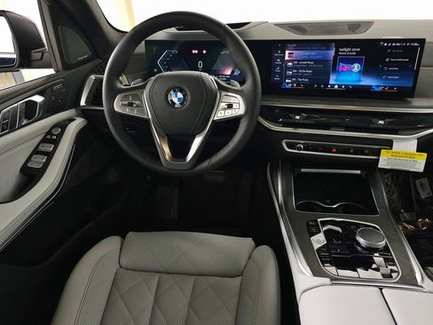Used 2026 BMW X7 xDrive40i AWD/4WD image 16