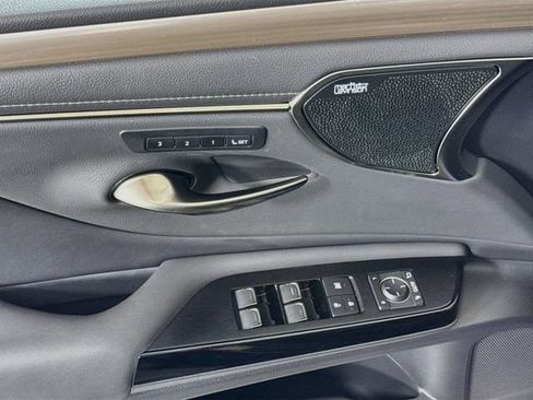 Used 2024 Lexus ES 300h F Sport w/ Accessory Package (Z1) FWD image 17