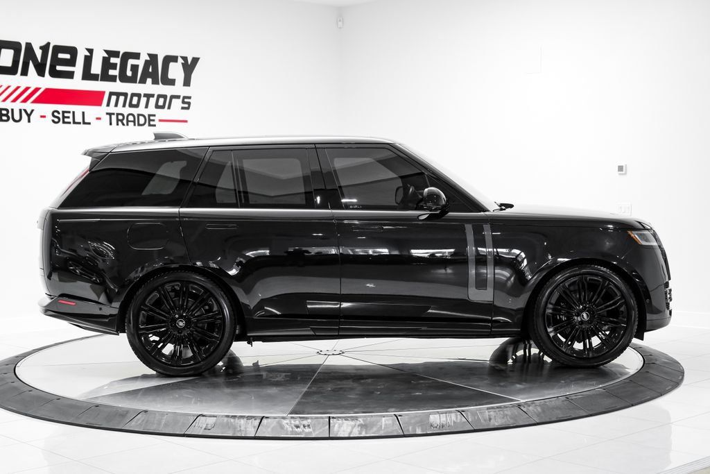 Used 2024 Land Rover Range Rover SE AWD/4WD image 9