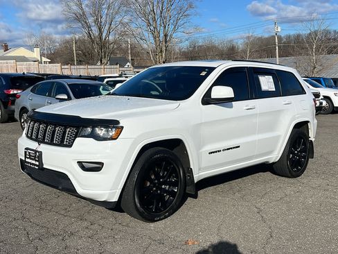 Used 2019 Jeep Grand Cherokee Altitude image 3