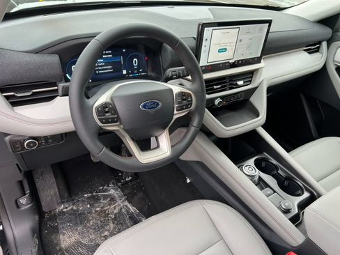 Used 2026 Ford Explorer Active w/ Active Comfort Package AWD/4WD image 16