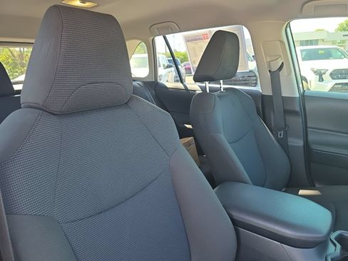 Used 2025 Toyota RAV4 LE AWD/4WD image 9