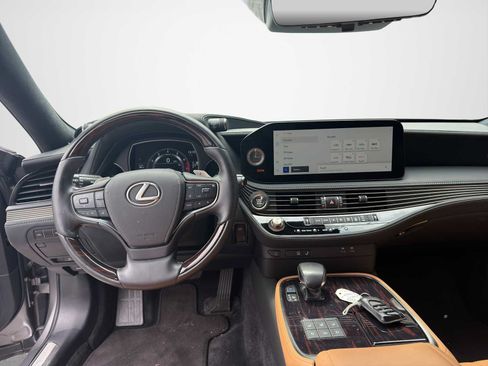 Used 2023 Lexus LS 500 AWD w/ Luxury Package image 8