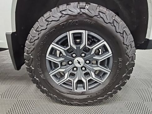 Used 2024 Chevrolet Colorado Z71 image 40