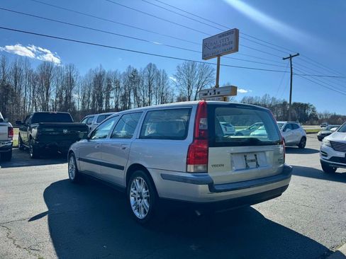 Used 2004 Volvo V70 2.5T image 7