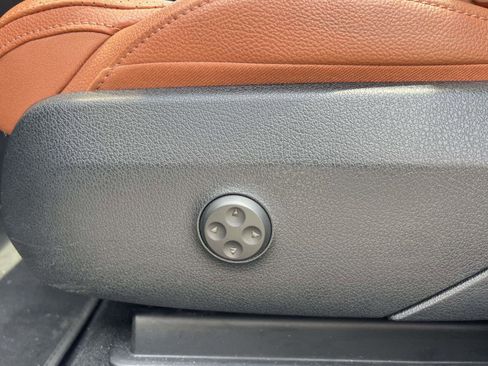 Used 2023 Mercedes-Benz GLC 300 4MATIC w/ Pinnacle Trim Package image 18