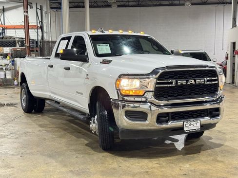 Used 2021 RAM 3500 Tradesman w/ Chrome Appearance Group image 4