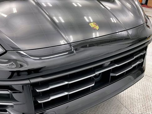 Used 2024 Porsche Cayenne image 29