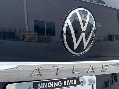 Used 2023 Volkswagen Atlas SE w/ Black Wheel Package FWD image 25