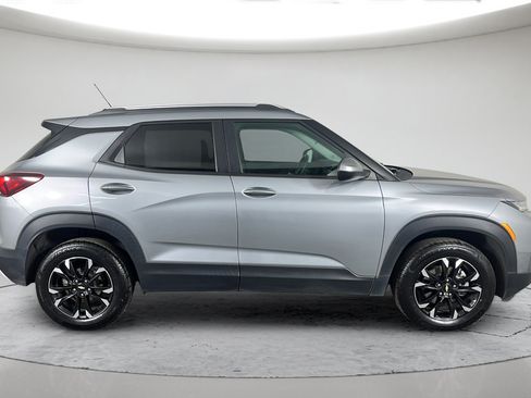 Used 2023 Chevrolet TrailBlazer LT AWD/4WD image 3