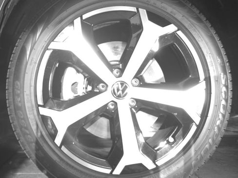 Used 2026 Volkswagen Tiguan SE AWD/4WD image 16