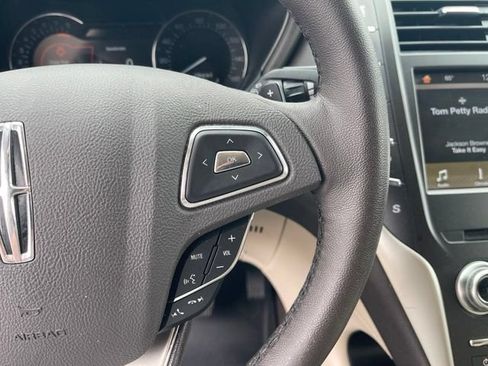 Used 2019 Lincoln MKC Premiere FWD image 16