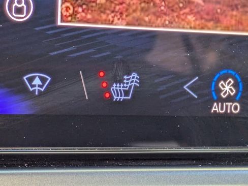 Used 2024 Chevrolet Equinox EV RS image 25